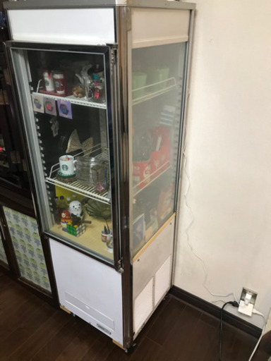サンヨー業務用冷蔵ショーケース（冷蔵機能なし）お値下げ　フィギュアの飾りに如何ですか