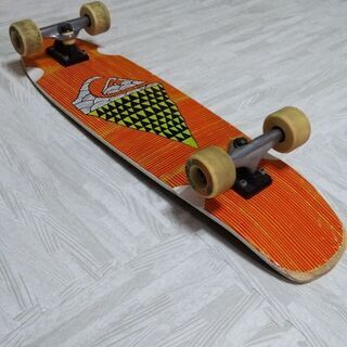 スケボー、スケートボード(クイックシルバー)の画像