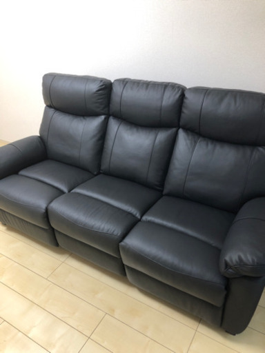 【超美品】　ニトリ　3人用　電動本革テーブル付き　リクライニング　ソファー　(グラッゼ BK)