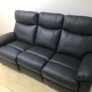 【超美品】　ニトリ　3人用　電動本革テーブル付き　リクライニング　ソファー　(グラッゼ BK)