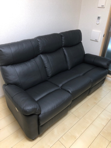 【超美品】　ニトリ　3人用　電動本革テーブル付き　リクライニング　ソファー　(グラッゼ BK)