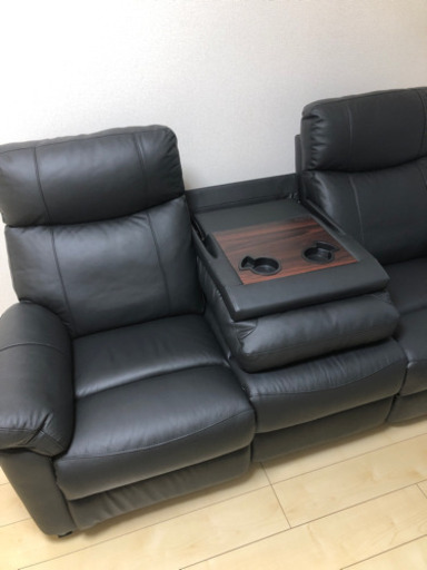 【超美品】　ニトリ　3人用　電動本革テーブル付き　リクライニング　ソファー　(グラッゼ BK)