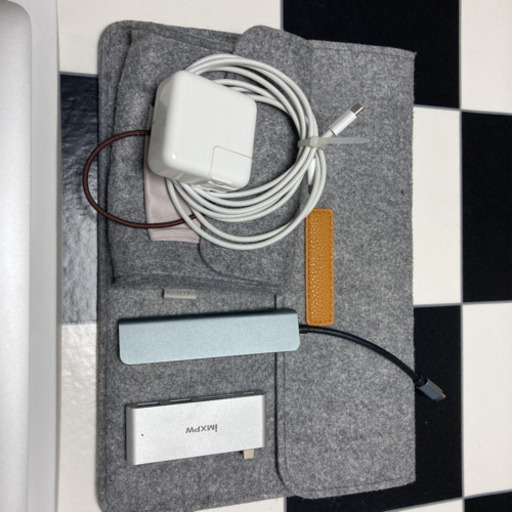 週末特価！現金取引は50000円に値下げします！オマケ付！MacBook Early 2016 CPUm5 SSD512G