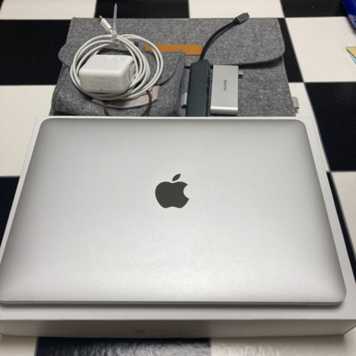 週末特価！現金取引は50000円に値下げします！オマケ付！MacBook Early 2016 CPUm5 SSD512G