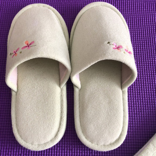 トイレグッズ　3点セット　蓋カバー、スリッパ、ペーパーホルダーの画像