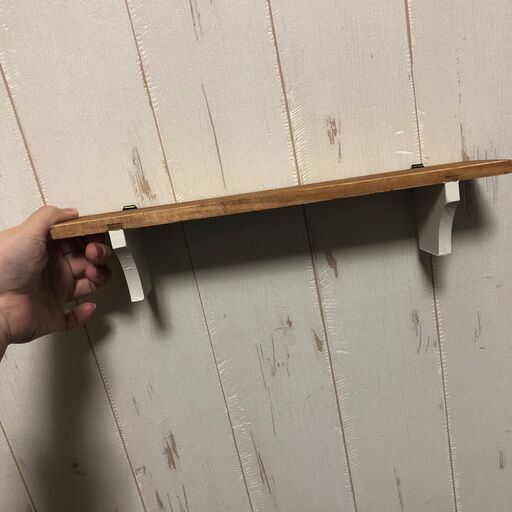 壁に取り付ける飾り棚