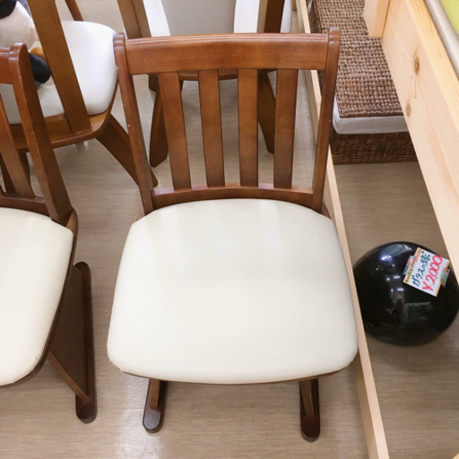 回転チェア☆ダイニングこたつ用☆幅46×奥行43×高さ73(座面まで37)cm☆残り1脚☆中古品☆ 　【こちらは店舗です。浜村鹿野温泉ICから3分  買取本舗 宮本リサイクル  営業時間９～１９時  定休日水曜のみ←連絡できませんm(_ _)m】