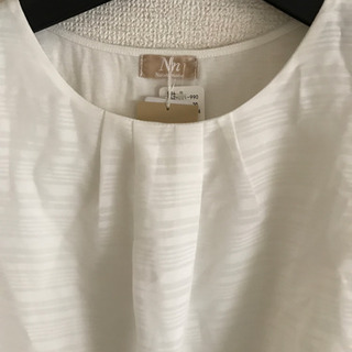 【新品】半袖ブラウス　ジャケットのインナーにピッタリです✨の画像