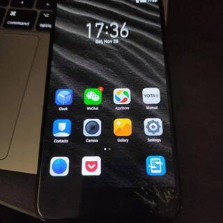 YotaPhone 3 両面スマホ 5.5型フルHDディスプレイ...