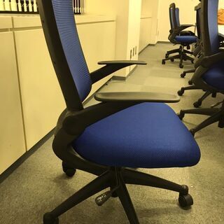 美品OAチェア(ブルー、座高調節可能、8脚)の画像