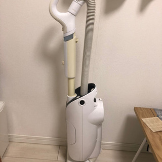 【6月中旬頃まで/値下げ】掃除機(有線、TOSHIBA)の画像