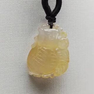 半額セール ミャンマー産 天然本翡翠 ペンダント ネックレス 黄色 鶏 酉年 12史 干支 ヒスイA貨 お守り 誕生日プレゼント 魔除け 鑑別書付属 本物保証の画像