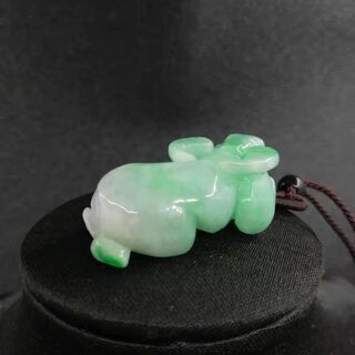 半額セール ミャンマー産 天然本翡翠 ペンダント ネックレス 緑色 牛 丑年 12史 干支 ヒスイA貨 お守り 誕生日プレゼント 縁結び 商売繁盛 鑑別書付属 本物保証の画像