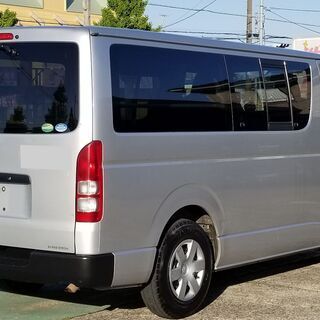 【成約済み】トヨタ　ハイエースバン　ロングＤＸ　TRH200　MT5速　 シルバー　8.6万K　車検付　ルームミラー表示バックカメラ　ワンオーナー　記録簿付き　荷台敷板設置　パワーウインドウ　電動格納ミラー　キーレス　５ＭＴ　ヘッドライトレベライザーの画像