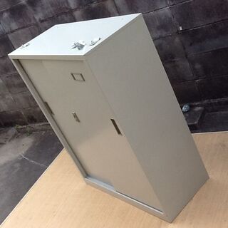 オフィス家具 スチール書庫ロッカー プラス社製 鍵は無しですの画像