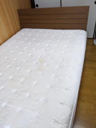セミダブルベッド