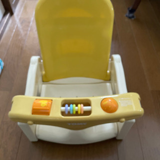 ベビーチェア。TOMY