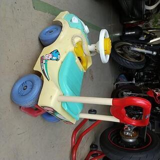 足蹴りの乗用玩具です。の画像