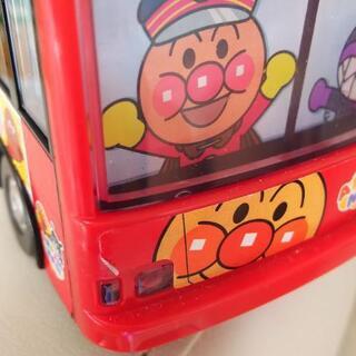 アンパンマン バス 車 おしゃべりアンパンマン路線バス の画像