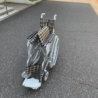 自走式車いす。介助走行も可能です。