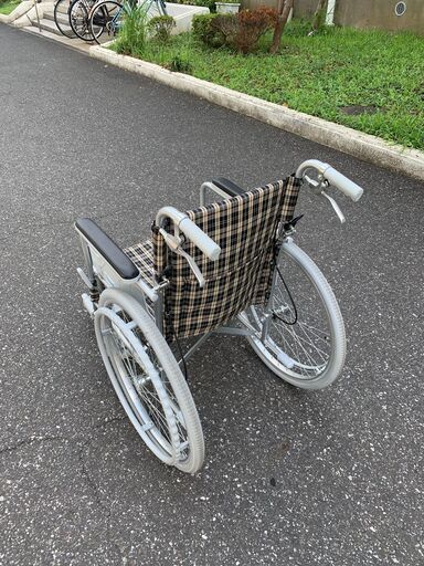 自走式車いす。介助走行も可能です。