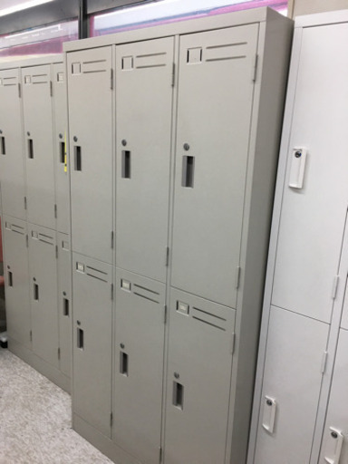コクヨ　6人用ロッカー　鍵つき