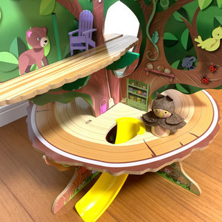 お子様のプレゼントに是非！360度遊べる木のドールハウスの画像