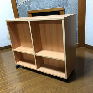 コロ付き本棚の画像