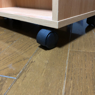 コロ付き本棚の画像