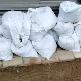  庭土、残土、土嚢差し上げます