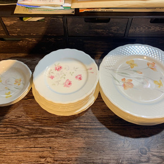 お花柄Nittoのお皿　大　中　中　小　計15枚　の画像