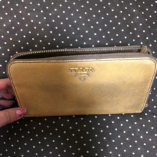PRADA長財布の画像
