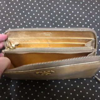 PRADA長財布の画像