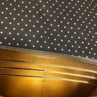 PRADA長財布の画像