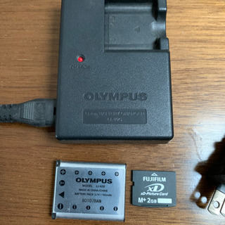 OLYMPUS バッテリーとSDカード