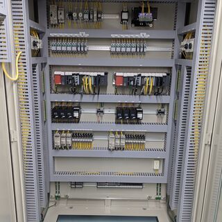 制御盤組立、配線の画像