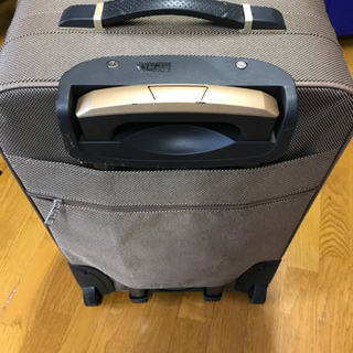 旅行　スーツケース　キャリーケースお話し中の画像