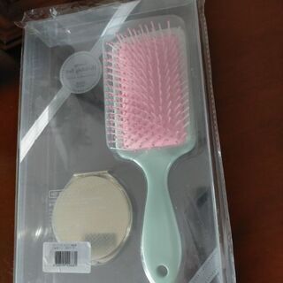 【無料】ヘアブラシ＆ミラーの画像