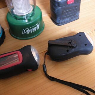 LEDランタン　懐中電灯　ソーラー　手回しの画像