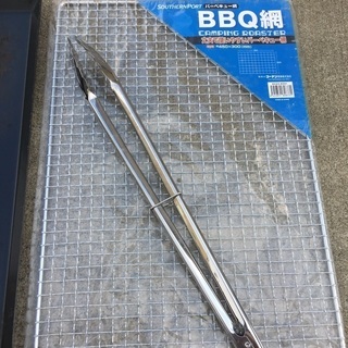 【バーベキュー用網、鉄板、トングセット】新品未開封網1枚、中古鉄板2枚　トング1本の画像