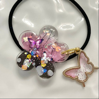 蝶の花形ヘアゴム　チャーム付き