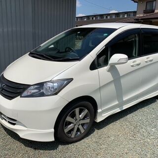 ホンダ　フリード　電動リフトアップシート