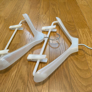 【取引終了・0円】無印良品 ポリプロピレンハンガー2本 約幅40cmの画像