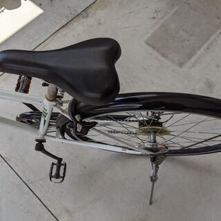 クロスバイク（27インチ変速付き、前輪に若干の不具合あり）の画像