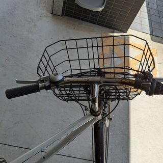 クロスバイク（27インチ変速付き、前輪に若干の不具合あり）の画像