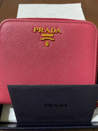 PRADA 二つ折り財布お譲りします。