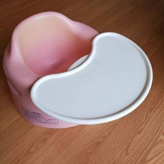 バンボ Bumbo テーブル付きの画像
