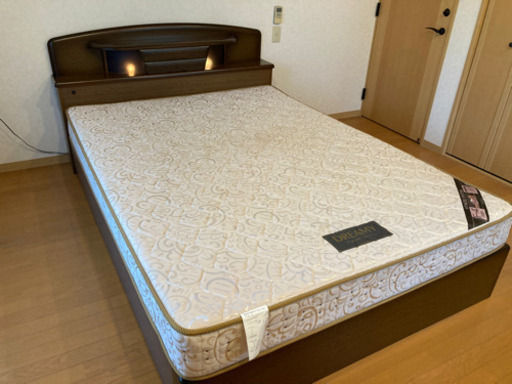 ダブルベッド