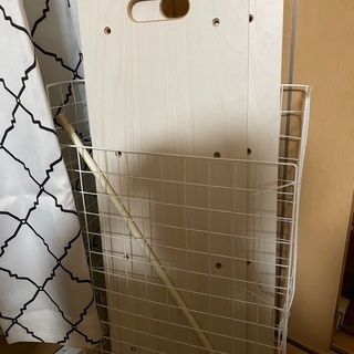 中古　組立収納棚の一部とワイヤーメッシュの棚？