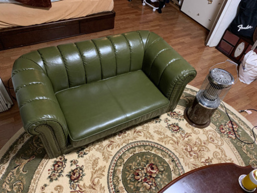 取引中　2021.5.17.値下げ！格安で配送承ります　アンティーク　チェスターフィールド調　2人掛けソファー　合皮　英国　ヨーロッパ